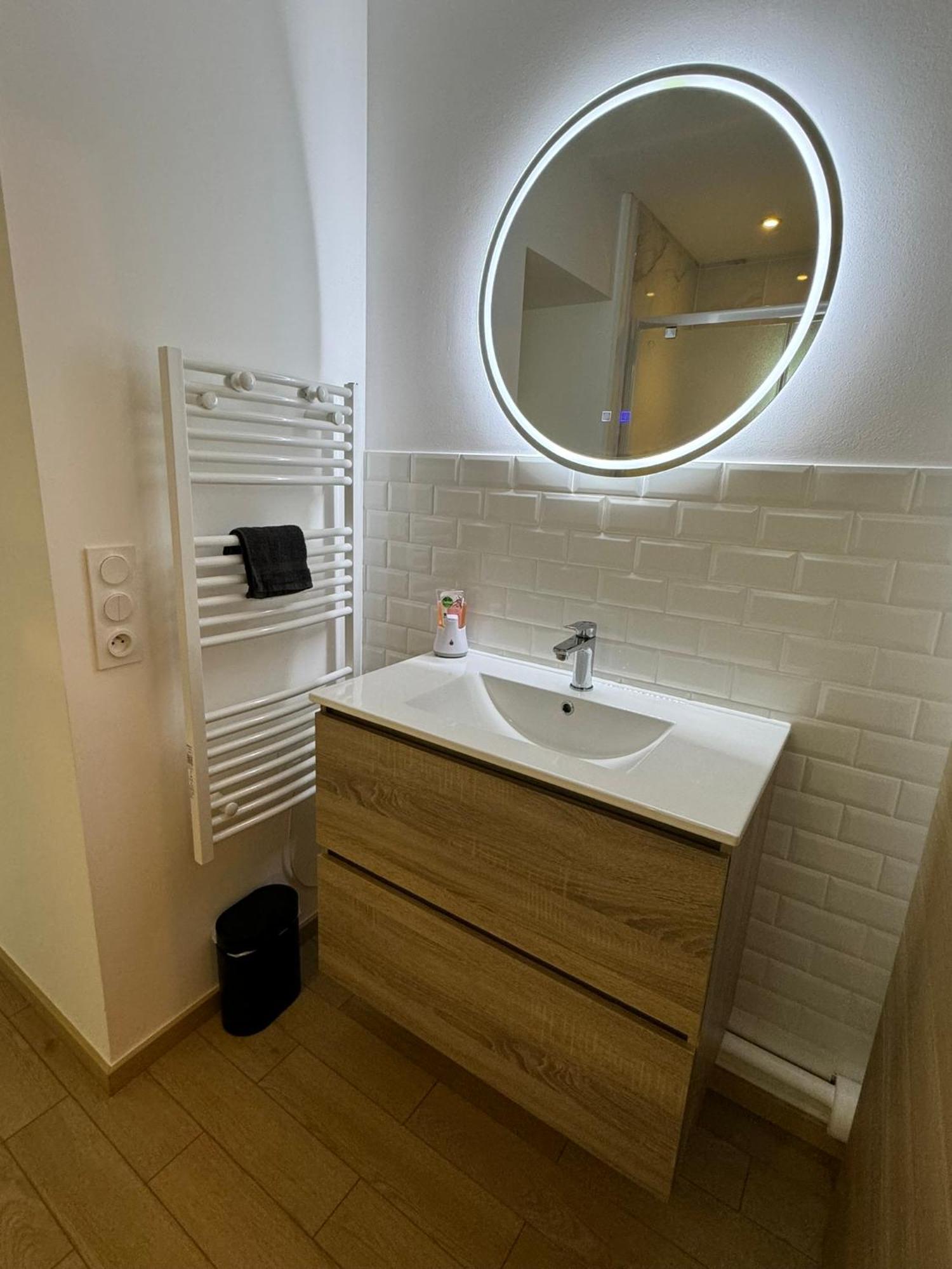 Appartement En Centre-Ville - Local Velos Disponible マイエンヌ エクステリア 写真